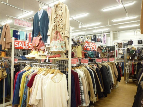 衣類の松原店