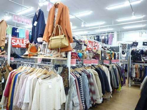 衣類の松原店