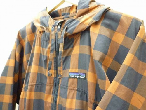 メンズファッションのナイロンパーカー