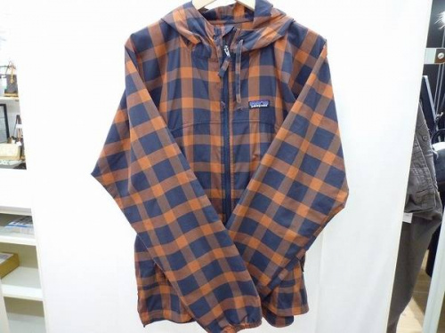 ナイロンパーカーの衣類