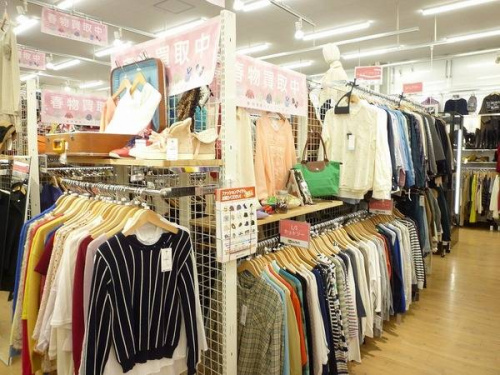 衣類の松原店