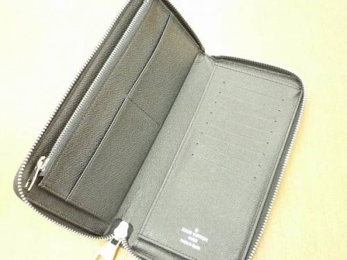 財布の松原店　VUITTON