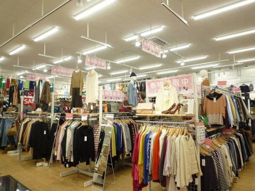 衣類の松原店