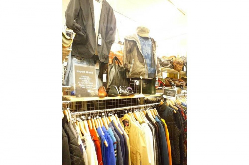 衣類の松原店