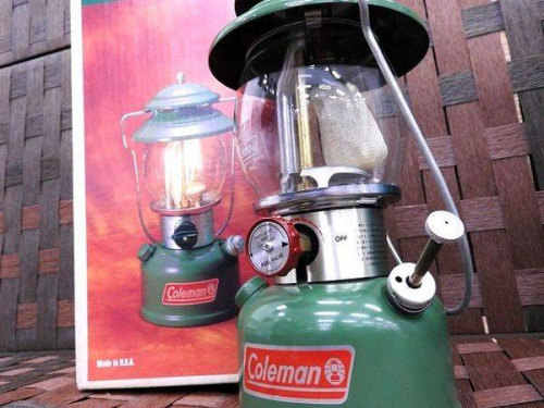 アウトドアのランタン