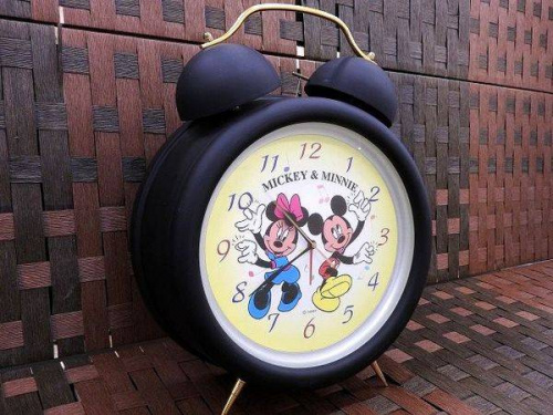 置き時計の目覚まし時計