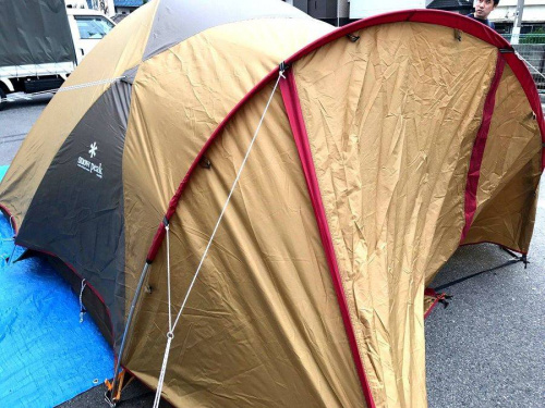 キャンプ用品のテント