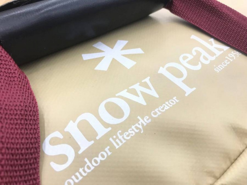 アウトドア用品のクーラーボックス