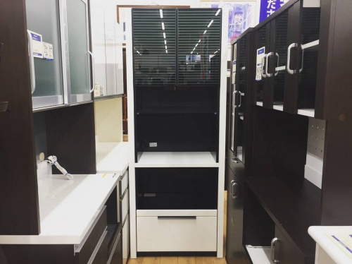 家具のカップボード