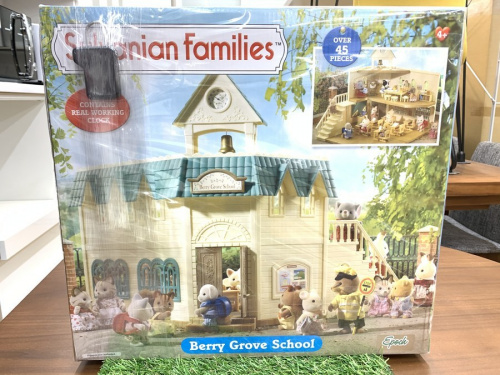 仮面ライダー　ウルトラマン　戦隊モノのプラレール　トミカ　シルバニア　松原