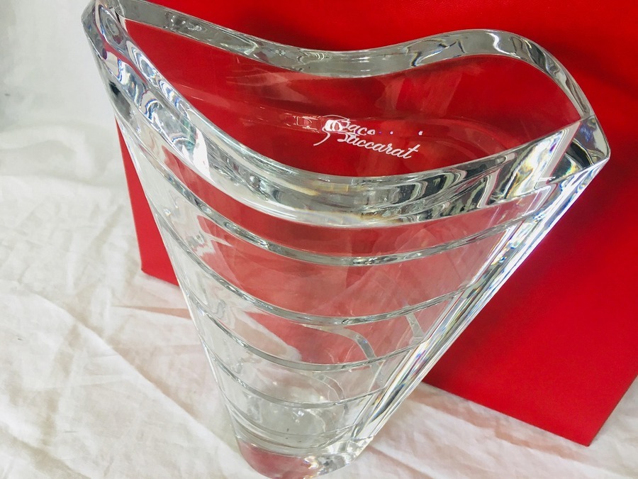 バカラ(Baccarat)のフラワーベース☆ ウェーブ絶賛展示販売中