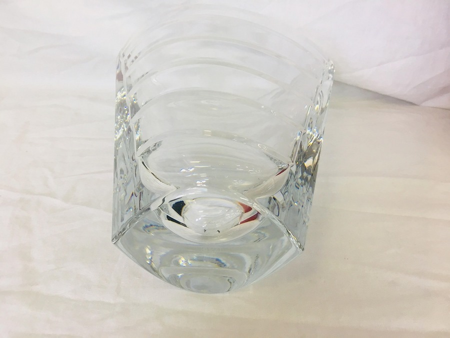 バカラ(Baccarat)のフラワーベース☆ ウェーブ絶賛展示販売中