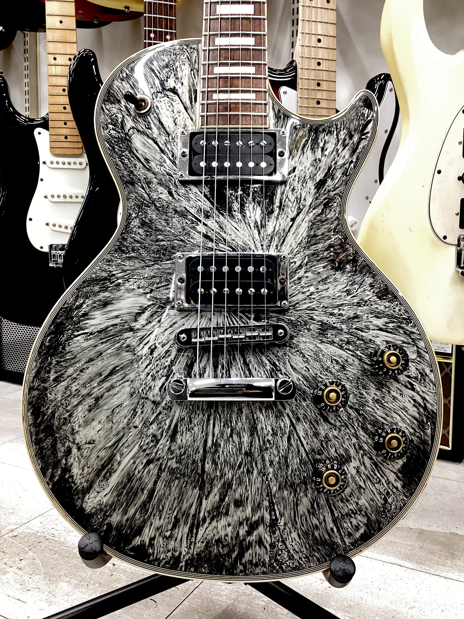 中古楽器】Burny RLC-55!!惑星爆発⁉プラネットバースト入荷♪【中古