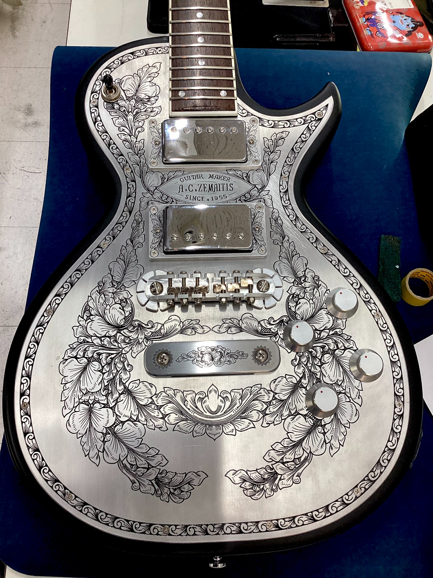 中古楽器】究極の様式美。触れることを許された、芸術品。ZEMAITIS