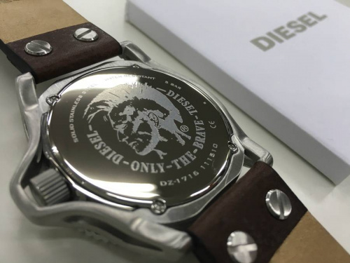 腕時計のディーゼル（DIESEL）