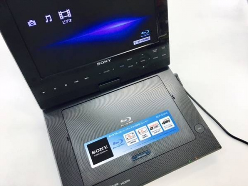 デジタル家電のポータブルDVDプレーヤー