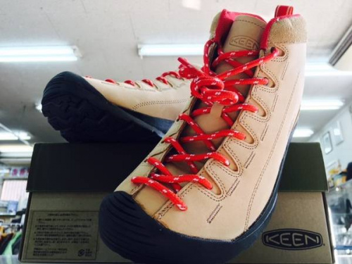 登山用品のKEEN