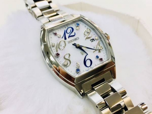 レディースファッションの腕時計