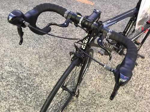 スポーツ用品の自転車