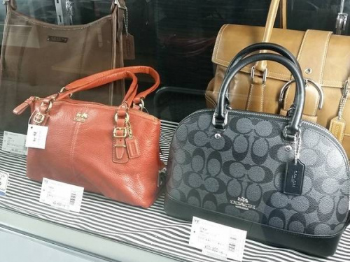 バッグの財布