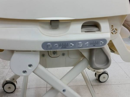 ベビー用品のハイローチェア