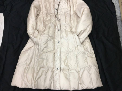 ダウンジャケットのダウンコート