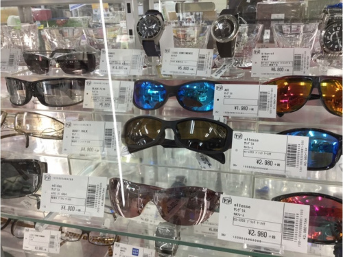 アクセサリーのサングラス