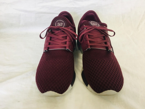 スニーカーのNEW BALANCE