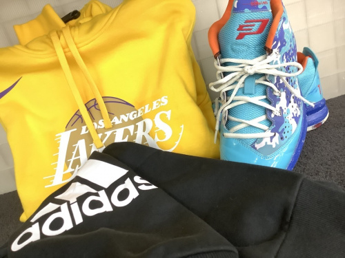adidasのアディダス