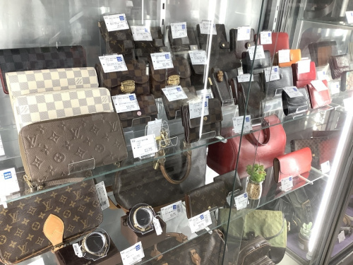 バッグの財布
