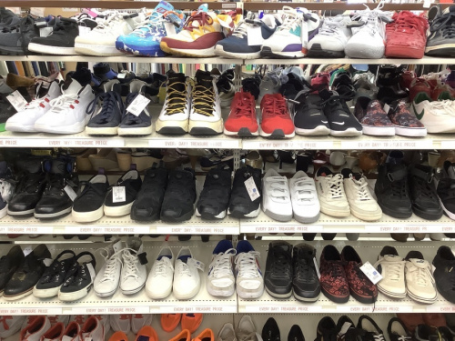 シューズのスニーカー