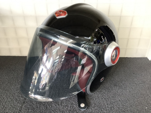 スポーツ用品のヘルメット
