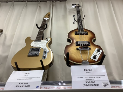 中古楽器店のギター
