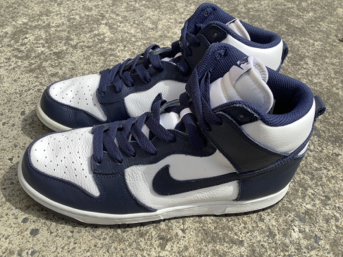 スニーカーのシューズ