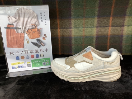 シューズのスニーカー　越谷