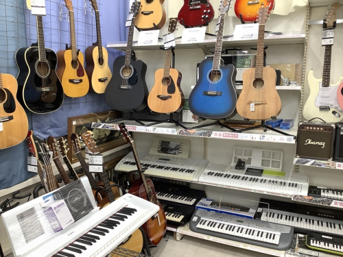 中古楽器店の楽器