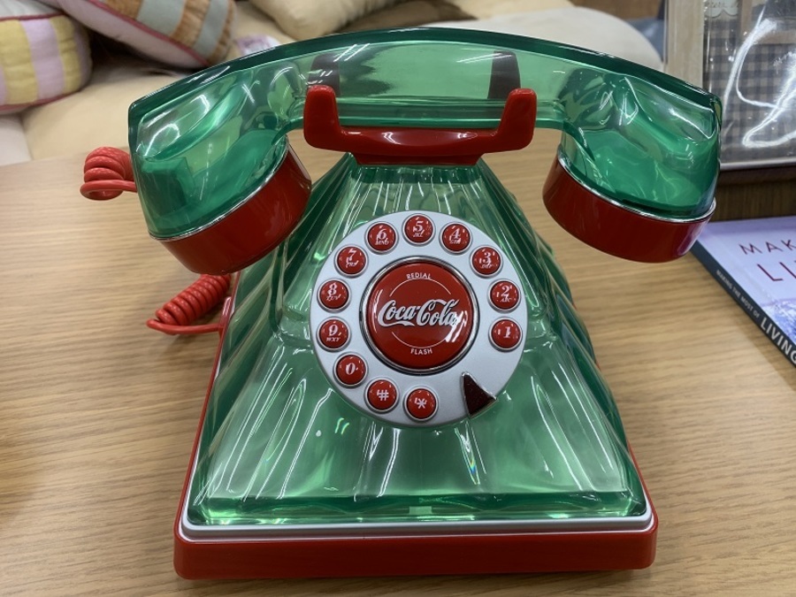 コカコーラのボトルを模した電話機です【足立西新井店】｜2020年06月23