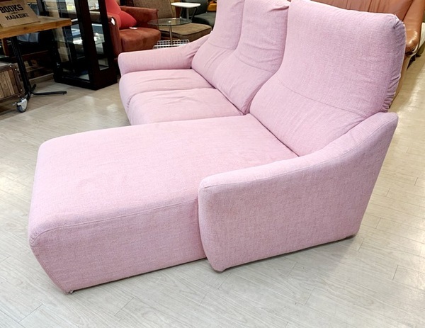 大きなソファでリラックス ピンクの可愛いl字ソファが入荷 19年10月22日