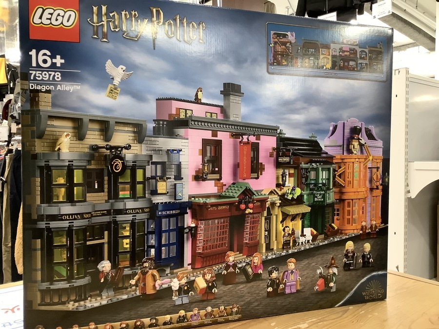LEGO（レゴ）ハリーポッターシリーズからダイアゴン横丁が買取入荷致し 