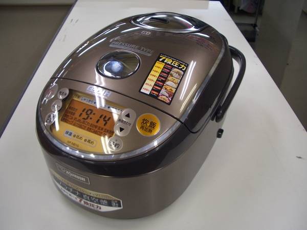 本日、象印 真空内釜圧力IH炊飯器 5.5合炊き 2010年製 NP-NB10-XJ 入荷 