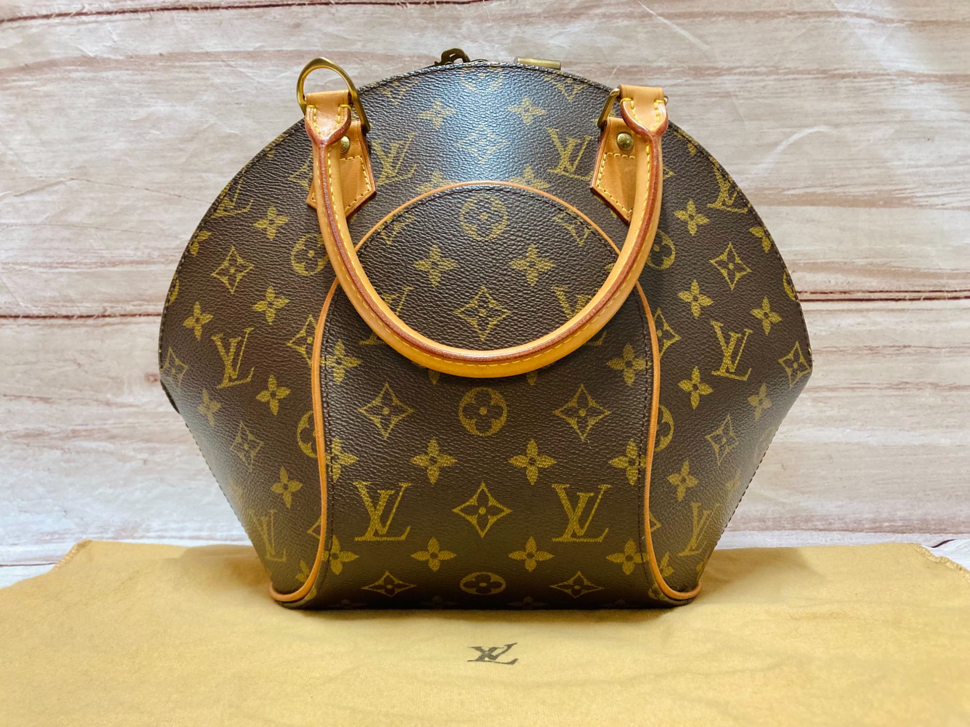 スマホで購入】Louis Vuitton(ルイヴィトン)のハンドバッグ エリプスPM