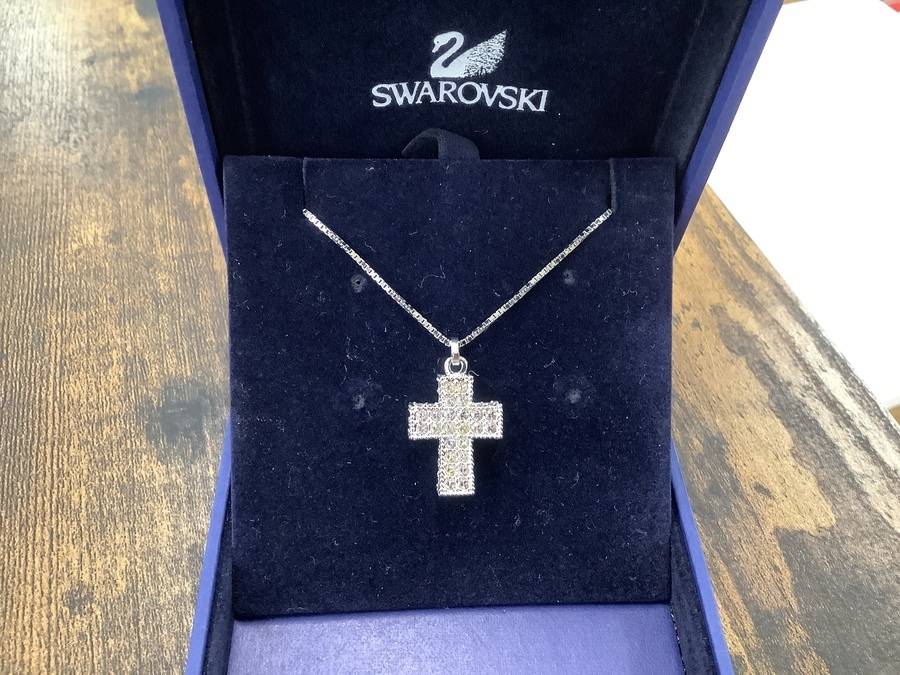 スワロフスキー　十字架　ネックレス