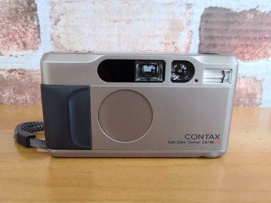 今大人気の高級フィルムカメラ、CONTAX T2が入荷しました！｜2021年11 