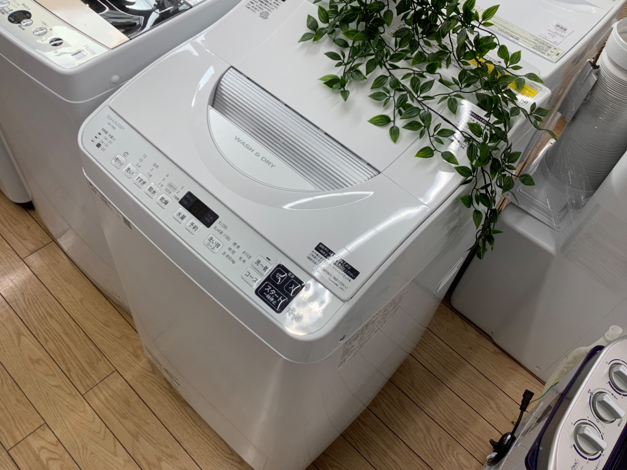 2021年製　シャープ洗濯乾燥機は同梱されますか