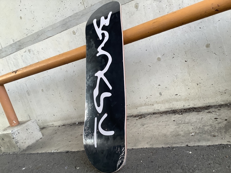 超有名だけど誰も顔を知らない・・Banksy(バンクシー)のスケートボード 