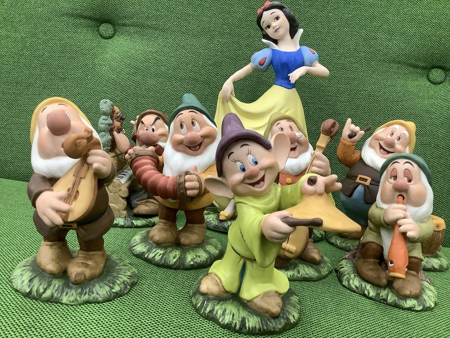 Disney(ディズニー) 加藤工芸製 白雪姫と7人の小人 ガーデンスタチュー 
