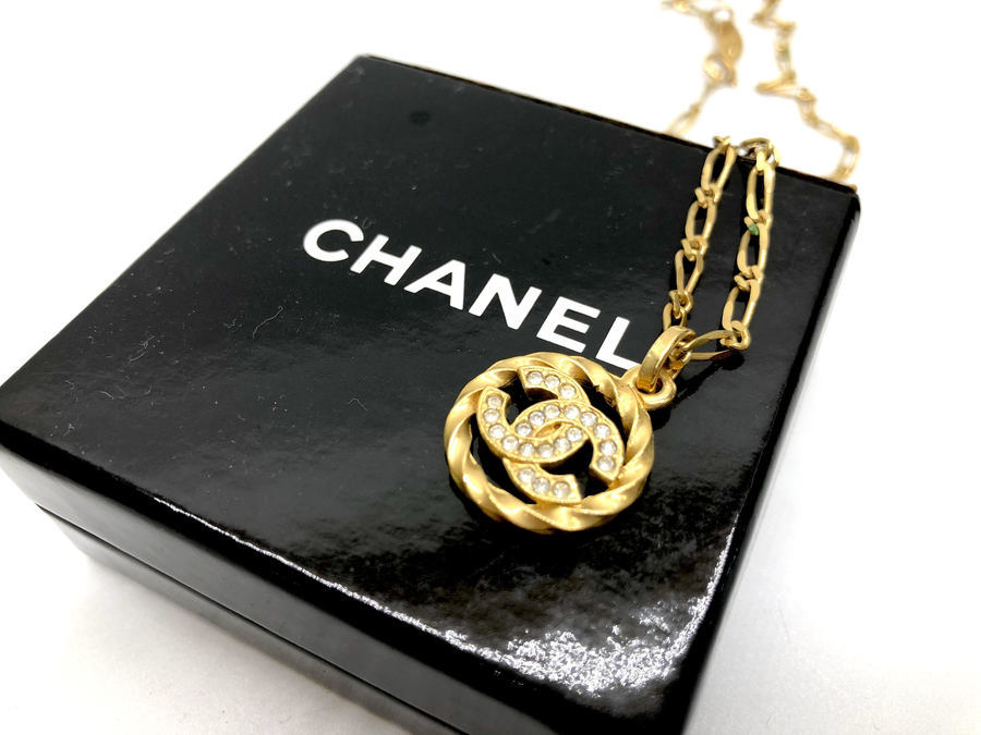 Chanel ロゴマークが美しい シャネルのラインストーンネックレスが入荷致しました 上板橋店 年01月14日