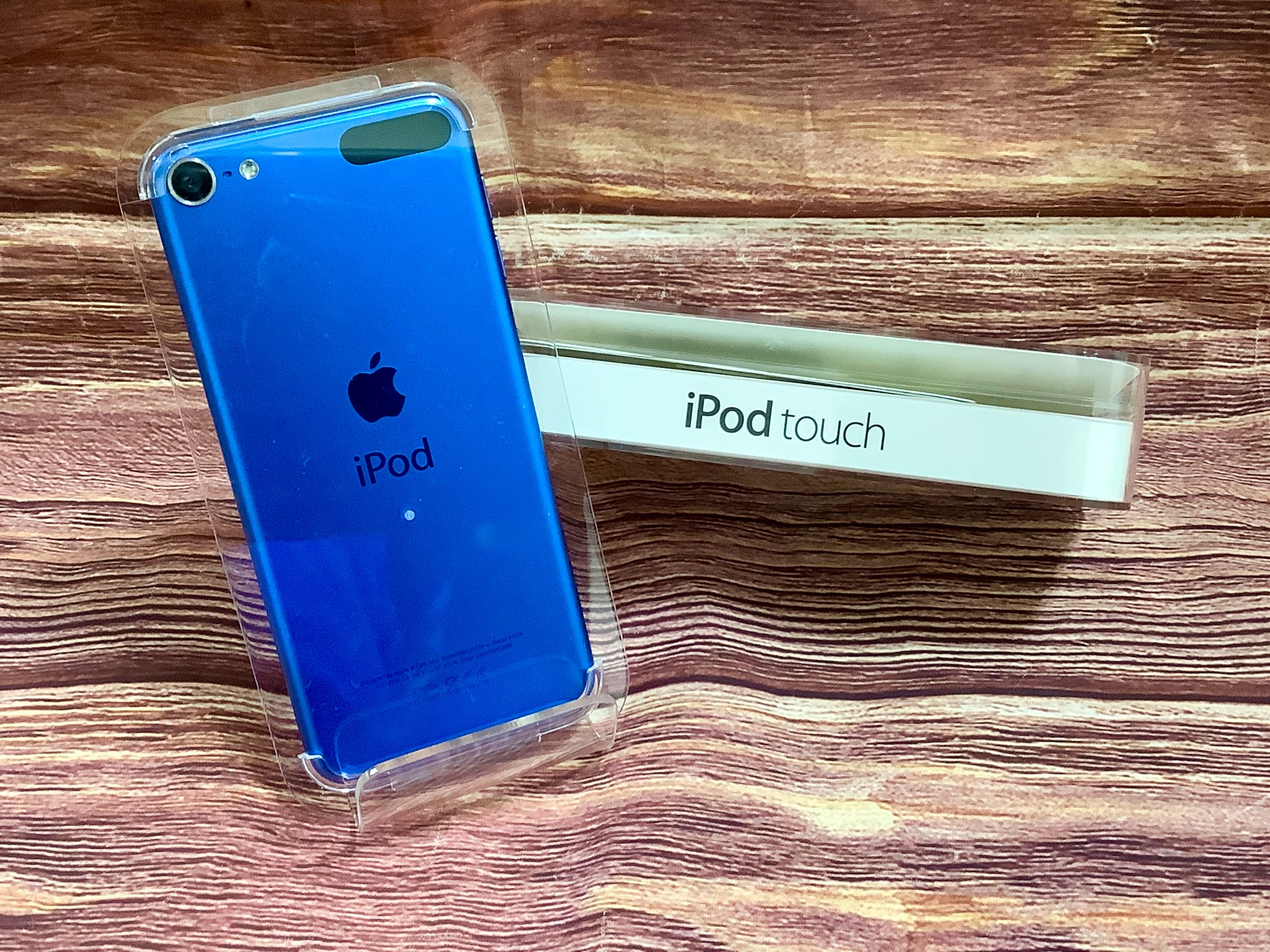 Apple(アップル)より、128ＧB ブルーのiPod Touch(第6世代)が入荷致し