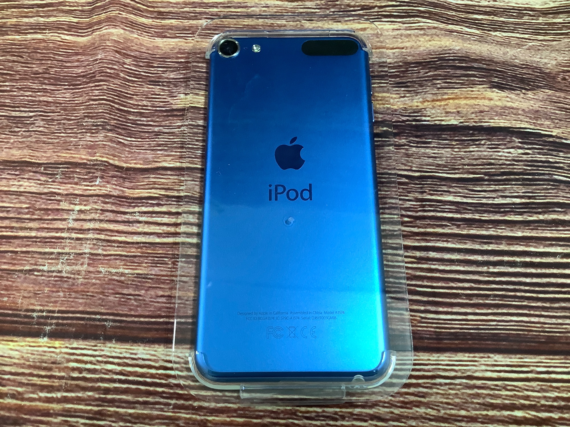 Apple(アップル)より、128ＧB ブルーのiPod Touch(第6世代)が入荷致し