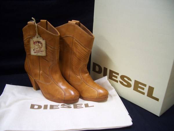 Diesel ディーゼル Women Zozotownにも掲載されたレディースラインのショートウェスタンブーツ Half Cuttyをこちらも綺麗な状態で買取入荷致しました 12年11月28日